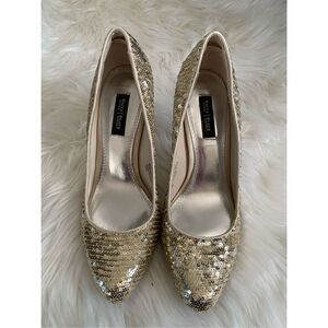 White House black market sparkly heels size 7.5 gold